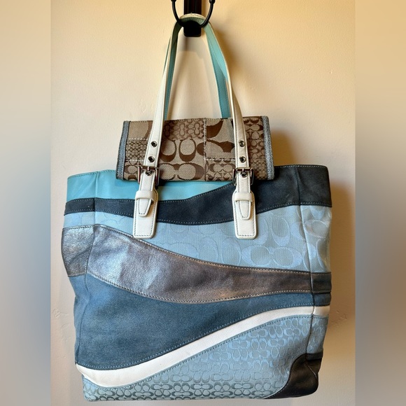 Stunning Coach Purse WITH Matching Wallet - Picture 2 of 16